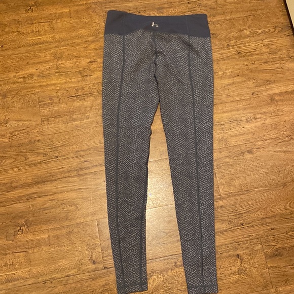Under Armour All Season Gear Alligator Patten Leggings - Picture 5 of 6